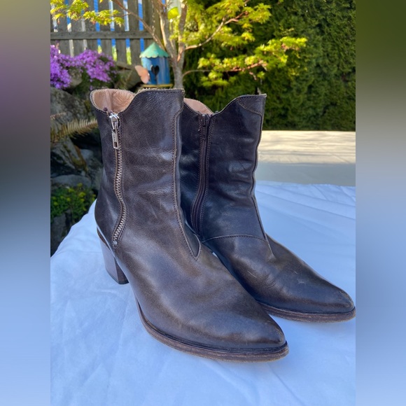 Moma western-style low boot. - Picture 2 of 11